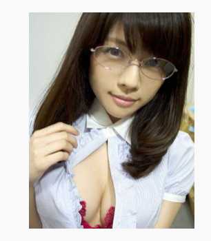 Me(ミー)のサクラ真面目な見た目だけどスケベ